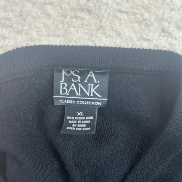 Jos A Bank Classic Collection Mens XL Black V Neck Sweater 100% Merino Wool - Picture 2 of 7